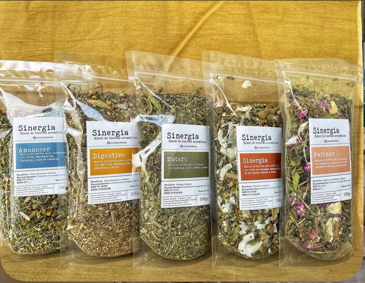 Selección de blends y hierbas Sinergia en sus envases